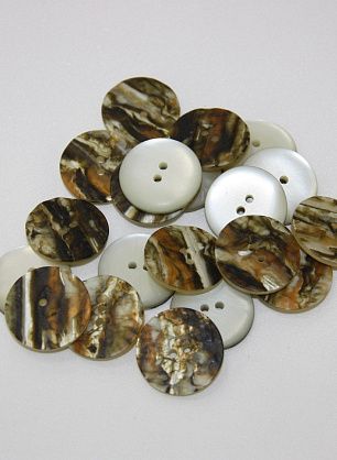 Пуговица ракушка 2 прокола белая d-26mm  - в интернет-магазине тканей Тессутидея арт. F-2552