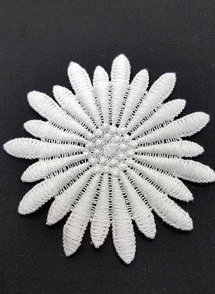 Декоративный белый цветок d-8см в стиле D&G - итальянские ткани Тессутидея F-5247