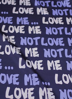 Шелк атлас стрейч (н) бело-голубые надписи на темно-синем - в интернет-магазине тканей Тессутидея арт. 10-3106