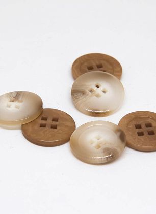 Пуговица пластик 4 прокола d-20мм бежевая, бело-бежевая - в интернет-магазине тканей Тессутидея арт. F-4740