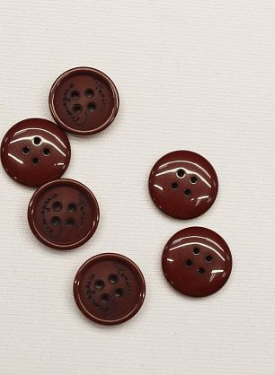 Пуговица пластик 4 прокола d-14мм темно-бордовая с надписью - итальянские ткани Тессутидея F-6532