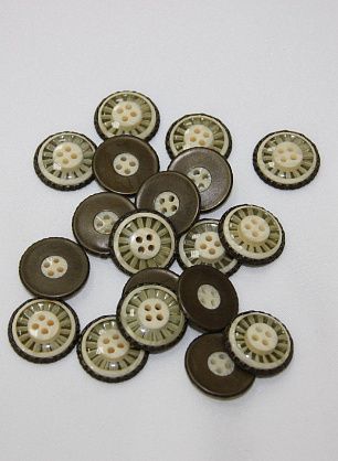 Пуговица комбинированная 4 прокола d-20mm  - в интернет-магазине тканей Тессутидея арт. F-2532