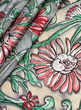 Органза (н) красно-зеленый цветочный орнамент на белом в стиле Ruffo Coli - в интернет-магазине тканей Тессутидея арт. 03-5969