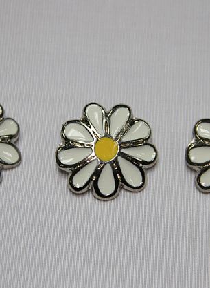 Пуговица металл серебро на ножке d-30мм ромашка - в интернет-магазине тканей Тессутидея арт. F-2790