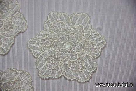 Аппликация макраме цветок (о) белая  - 5см - итальянские ткани Тессутидея арт. F-2257