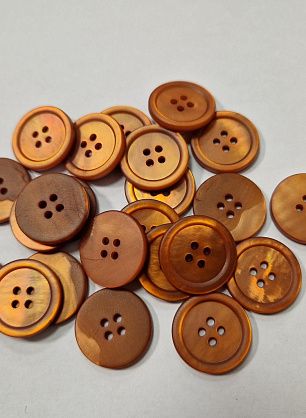 Пуговица пластик 4 прокола d-20мм терракотовая - в интернет-магазине тканей Тессутидея арт. F-5846