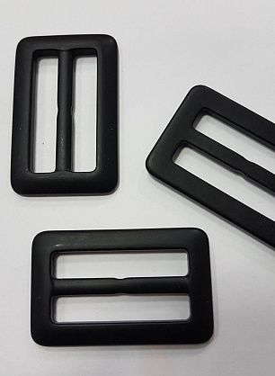 Пряжка пластик ш-4,5см черая - в интернет-магазине тканей Тессутидея арт. F-5102